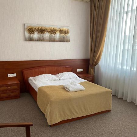 Alexandrovskiy Hotel ムィコラーイウ エクステリア 写真