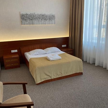 Alexandrovskiy Hotel ムィコラーイウ エクステリア 写真