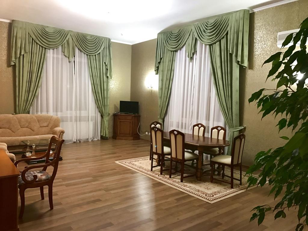 Alexandrovskiy Hotel ムィコラーイウ エクステリア 写真
