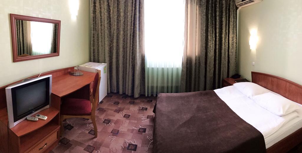 Alexandrovskiy Hotel ムィコラーイウ エクステリア 写真
