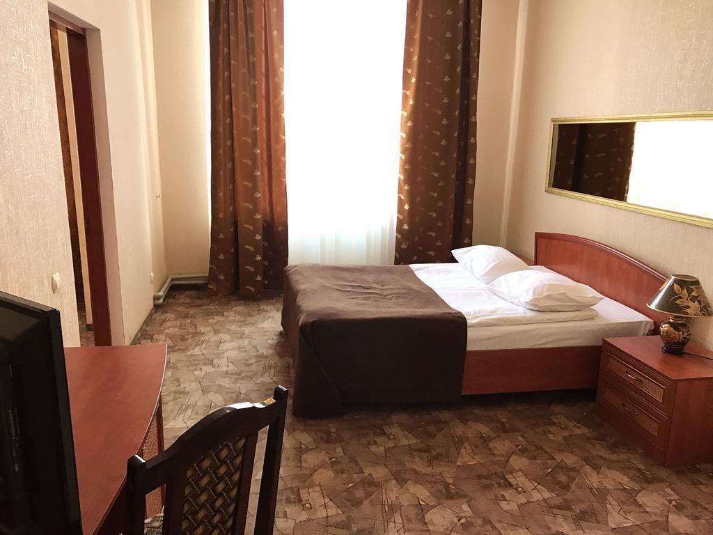 Alexandrovskiy Hotel ムィコラーイウ エクステリア 写真