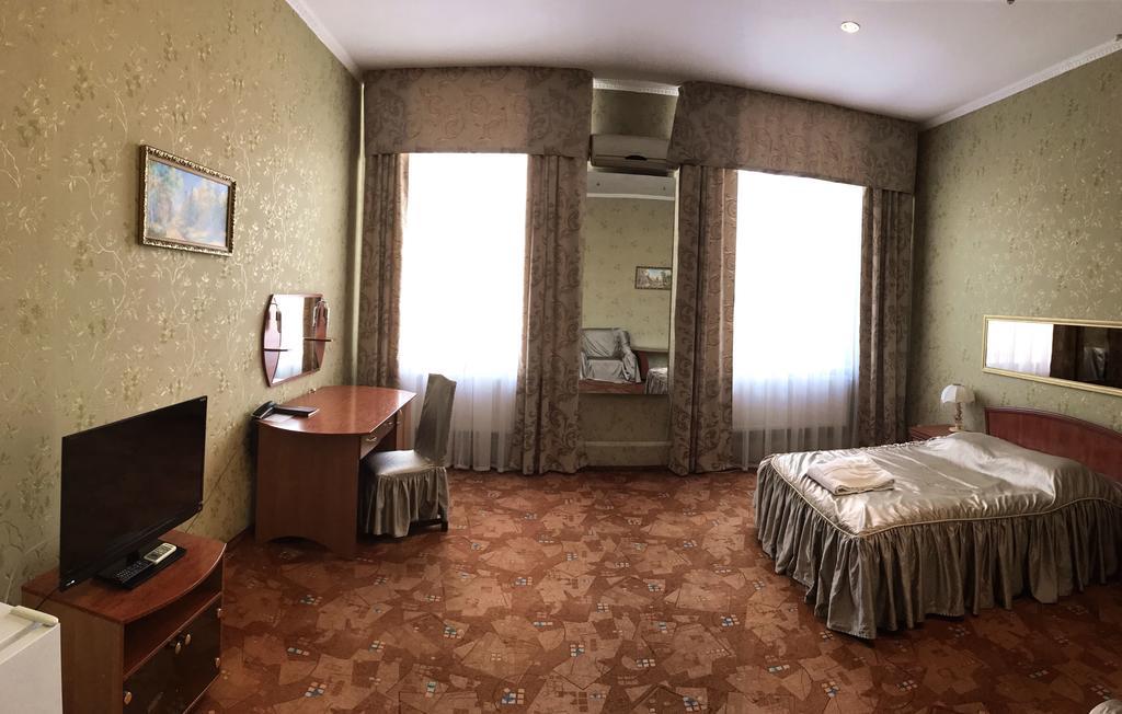 Alexandrovskiy Hotel ムィコラーイウ エクステリア 写真