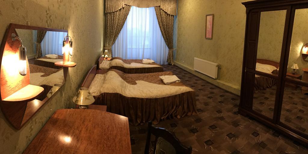 Alexandrovskiy Hotel ムィコラーイウ エクステリア 写真