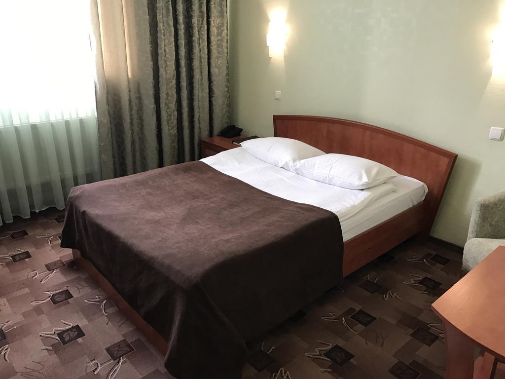 Alexandrovskiy Hotel ムィコラーイウ エクステリア 写真