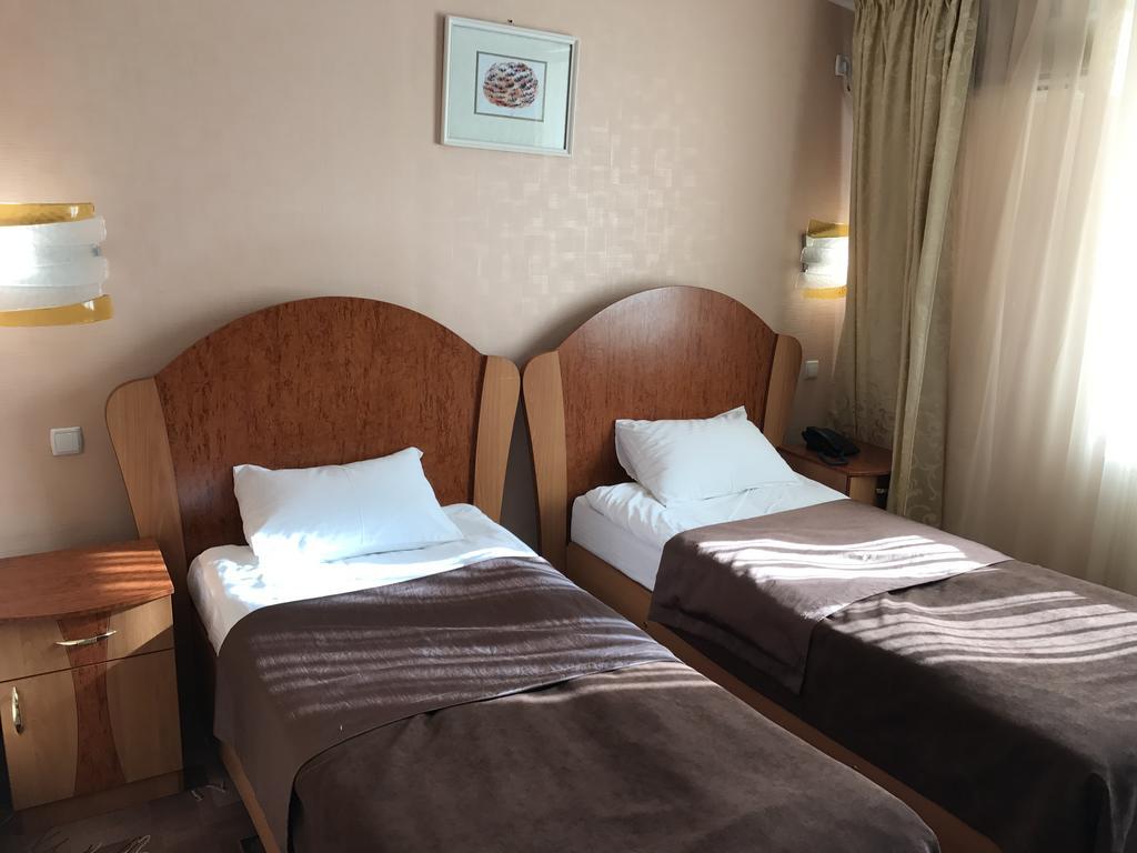 Alexandrovskiy Hotel ムィコラーイウ エクステリア 写真