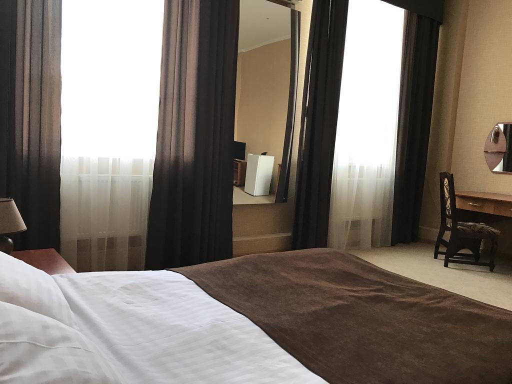 Alexandrovskiy Hotel ムィコラーイウ エクステリア 写真