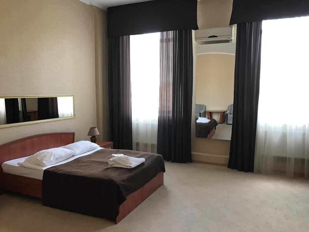Alexandrovskiy Hotel ムィコラーイウ エクステリア 写真